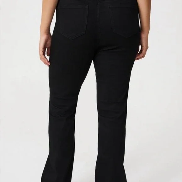 TORRID Slim Bootcut Pull-on Jean NWT - Picture 2 of 2